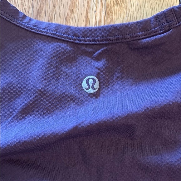 Lululemon sz 2 Women's ruched plum Purple Top great pre owned condition - Picture 3 of 3